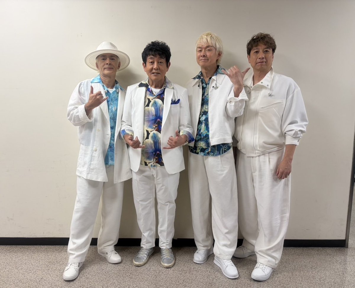 TUBE__Official's tweet photo. 🟥 NHK「#紅白歌合戦」⬜
#TUBE 紅白 夏の王様メドレーを披露しました🌊☀️

「シーズン・イン・ザ・サン」
「恋してムーチョ」
「あー夏休み」
をメドレーでお届けしました🎤☀️

⬇️楽曲を聴く🎧
https://t.co/JeRQHNWgkw

#NKH紅白
@nhk_kouhaku https://t.co/SQtdmlW3Tu