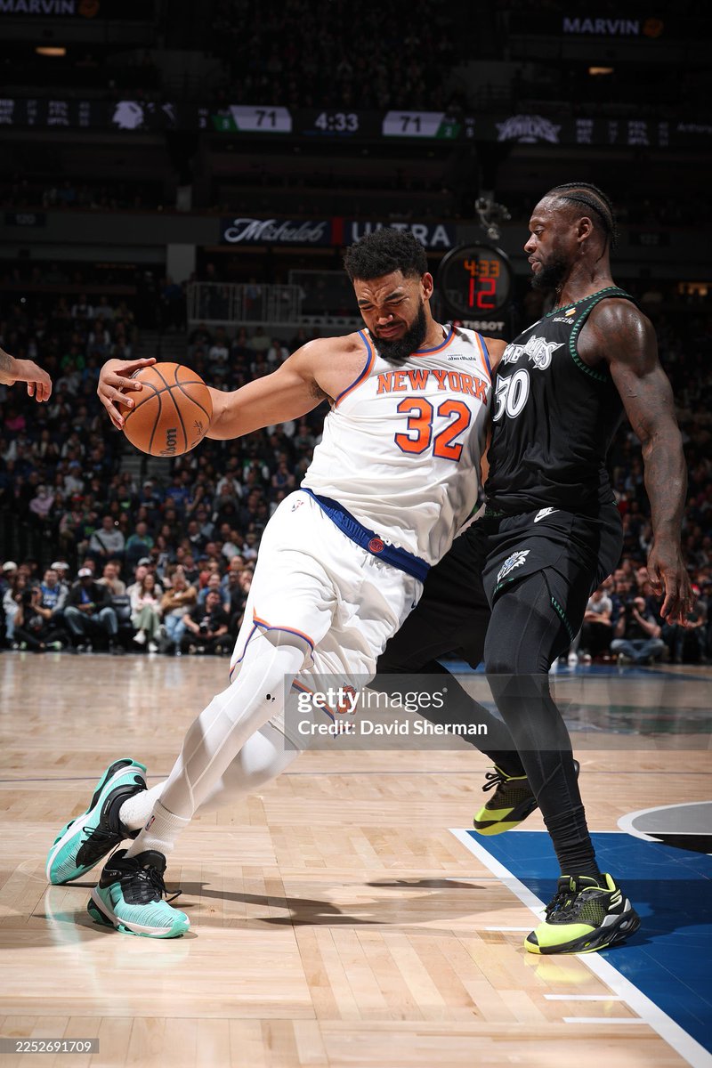 asefukit's tweet image. volviendo a tocar un balón de basket después de dos semanas de estar malo/tocarme los cojones/comer turrón