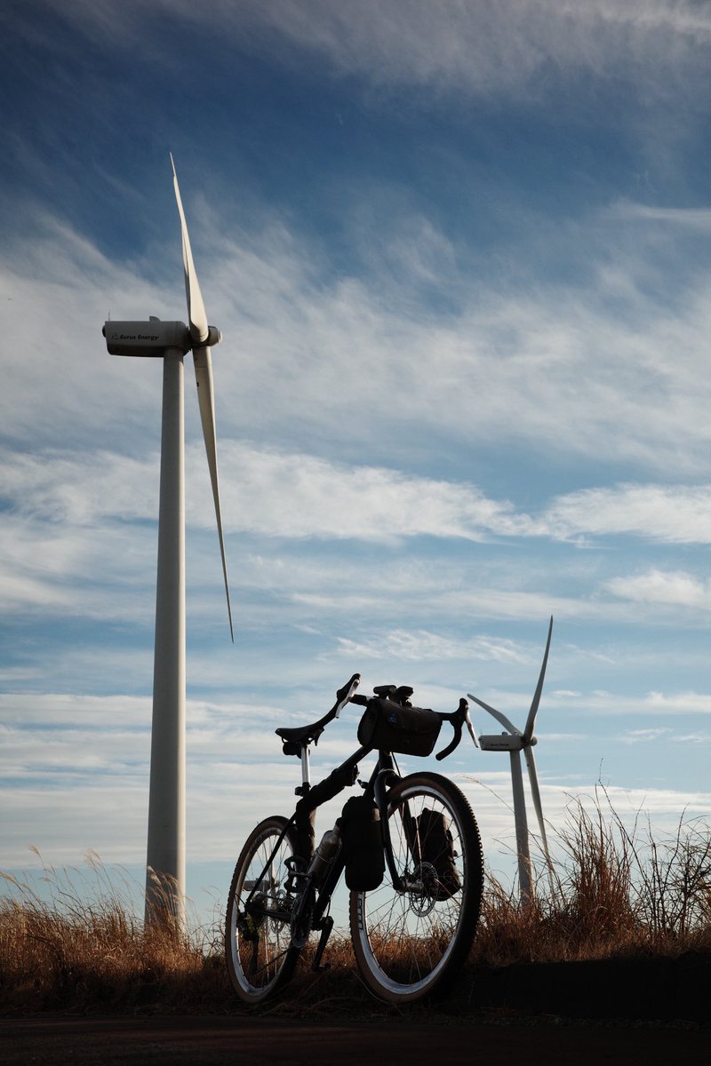 AlstomのECO74じゃ 山の風車とマウンテンバイクの組み合わせはとっても