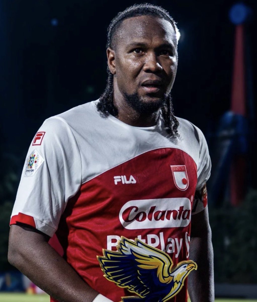 VBarCaracol's tweet image. 🏆🇨🇴¡HUGO RODALLEGA ES ELEGIDO EL MEJOR JUGADOR DE COLOMBIA EN 2025!

🥇El delantero de Santa Fe se llevó el premio que entrega @elpaisuy. ‘Hugol’ fue el segundo jugador colombiano con más goles en el año

📻🔥#ElVbarCaracol con bolsa de jugadores, aquí: acortar.link/u61s1v