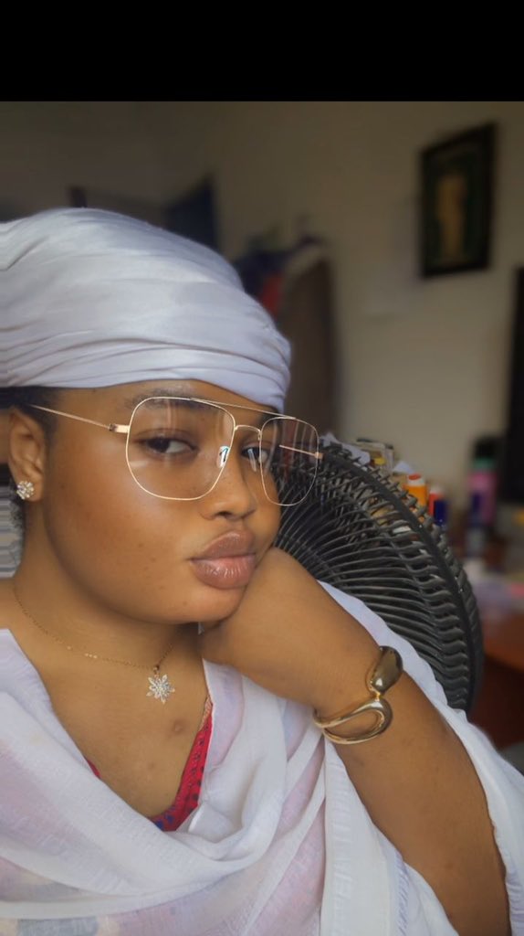 CHARMAINE45217's tweet image. My name is Fiona,
A nurse 👩‍⚕️ 
And I’ll snatch your man 😌🙂