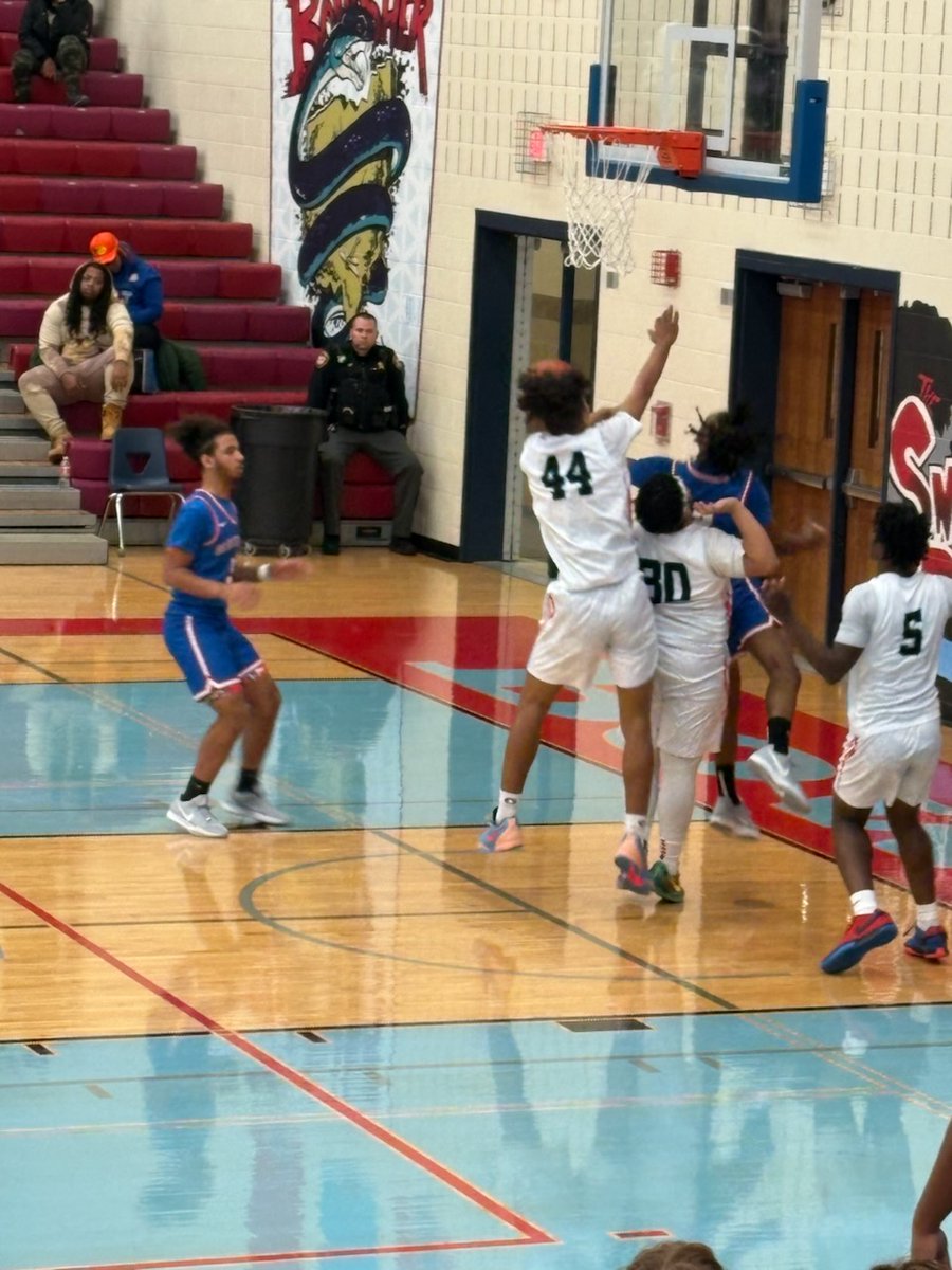 sfieldathletics's tweet image. Boys Basketball pulled off a program sweep last night over Bowsher! 😈 🏀 🧹
Great work, gentlemen!