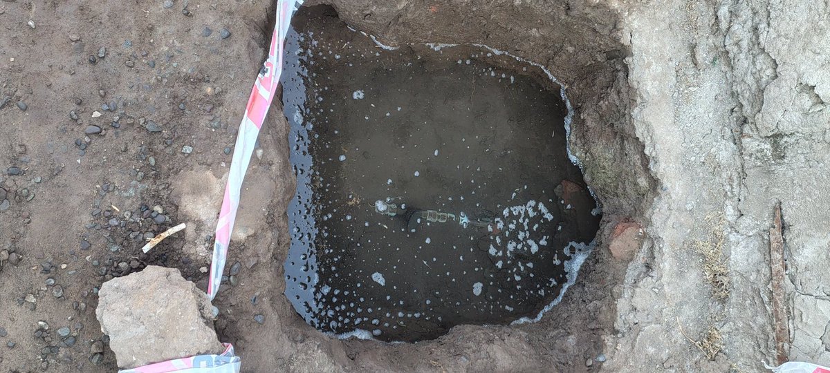 caritoretamal's tweet photo. @SMAPA_MAIPU Nadie ha ido a ver el problema y el agua casi desbordando... Hay que llamar a los medios de comunicación o qué para que aceleren todo??? https://t.co/5L67HVOvpq