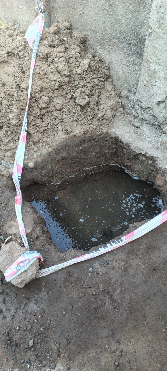 caritoretamal's tweet photo. @SMAPA_MAIPU Nadie ha ido a ver el problema y el agua casi desbordando... Hay que llamar a los medios de comunicación o qué para que aceleren todo??? https://t.co/5L67HVOvpq