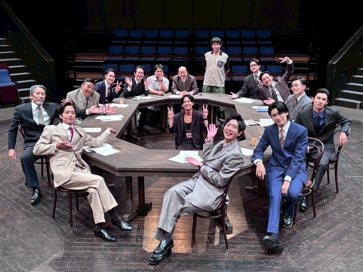 yuda_m_'s tweet photo. 2025年、ありがとうございました！
今年は舞台に立つことはあまり無かったけど、プロデューサーやスウィングや色々と裏周りが多く初めての経験を沢山させていただいた年でした。
来年はご縁を大事に自分のスキルアップと経験値を沢山積めるような一年にしたいと思います！ https://t.co/c2OU5KILDO