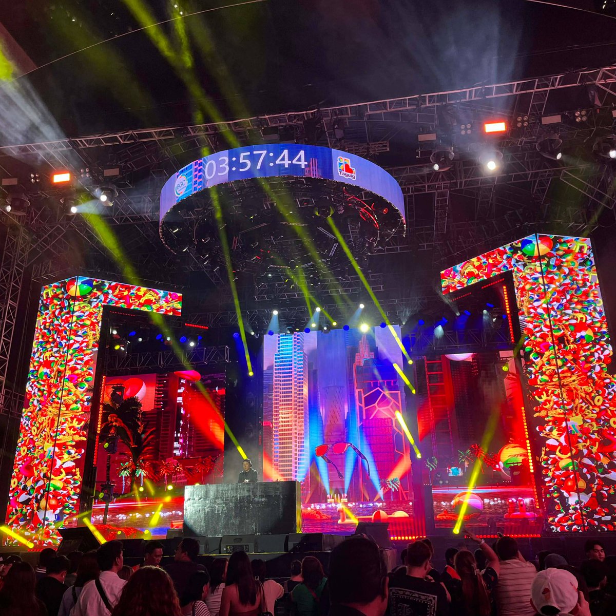 philconcerts's tweet photo. All set for the biggest party in BGC! #NYEAtThe5th https://t.co/HlV5bGjtfA