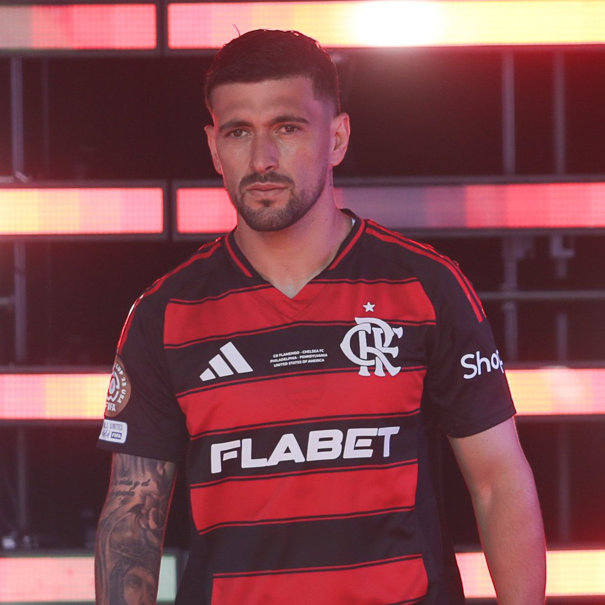 futtmais's tweet photo. Arrascaeta em 2025:

- 25 gols e 20 assistências na melhor temporada da carreira
- Conquista de seis títulos, incluindo Brasileirão e Libertadores
- Eleito Craque do Brasileirão
- Eleito melhor jogador da Libertadores
- Rei da América, superando Lionel Messi

📸 Gilvan de Souza/Flamengo