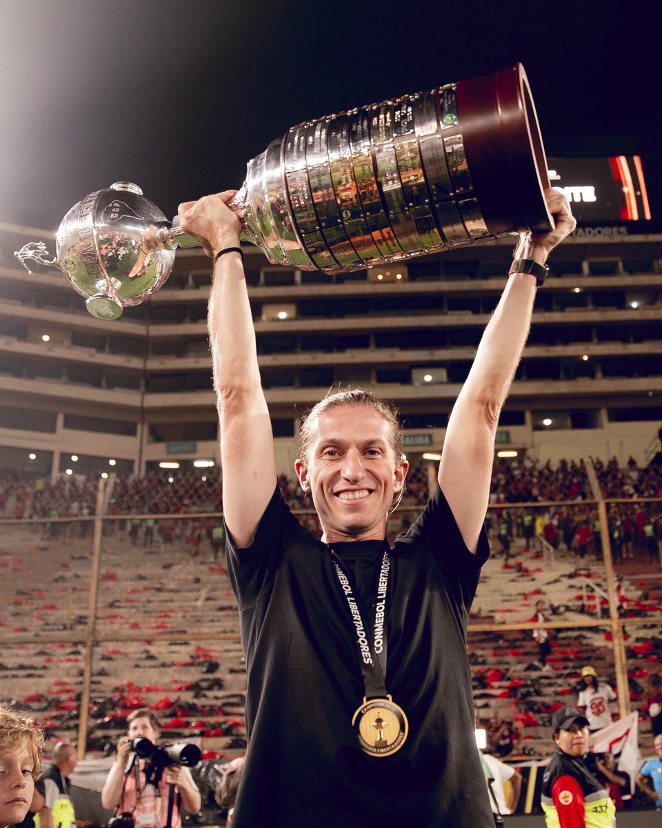 MELHOR TÉCNICO DA AMÉRICA! 🧢🌎

Filipe Luís foi eleito o melhor treinador das Américas na eleição do jornal uruguaio El País.

O técnico do Flamengo superou Gustavo Alfaro, do Paraguai, e Gustavo Costas, do Racing.