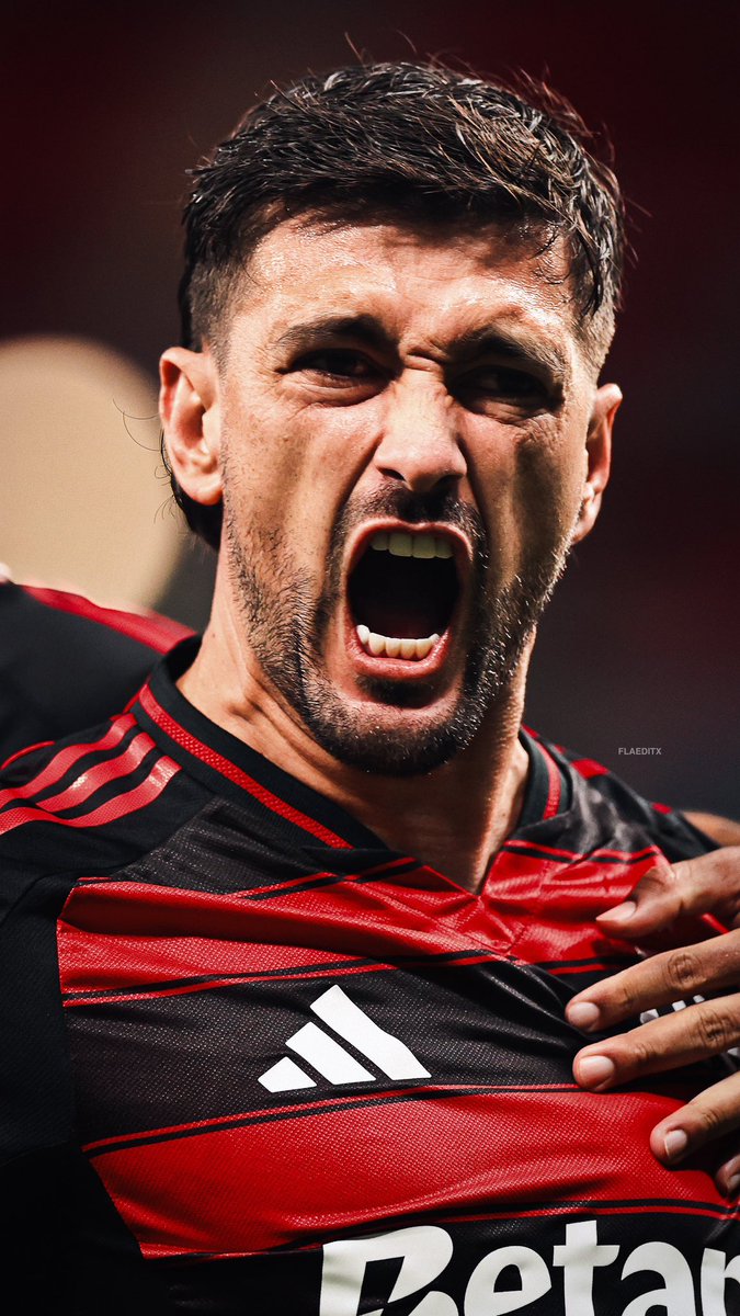 Arrascaeta supera Messi e é eleito Rei da América em 2025.

Arrascaeta venceu o prêmio do jornal El País com 179 votos, superando Messi. Em 2025, foi campeão do Carioca, da Supercopa Rei, do Brasileirão e da Libertadores pelo Flamengo.

Fonte: El País