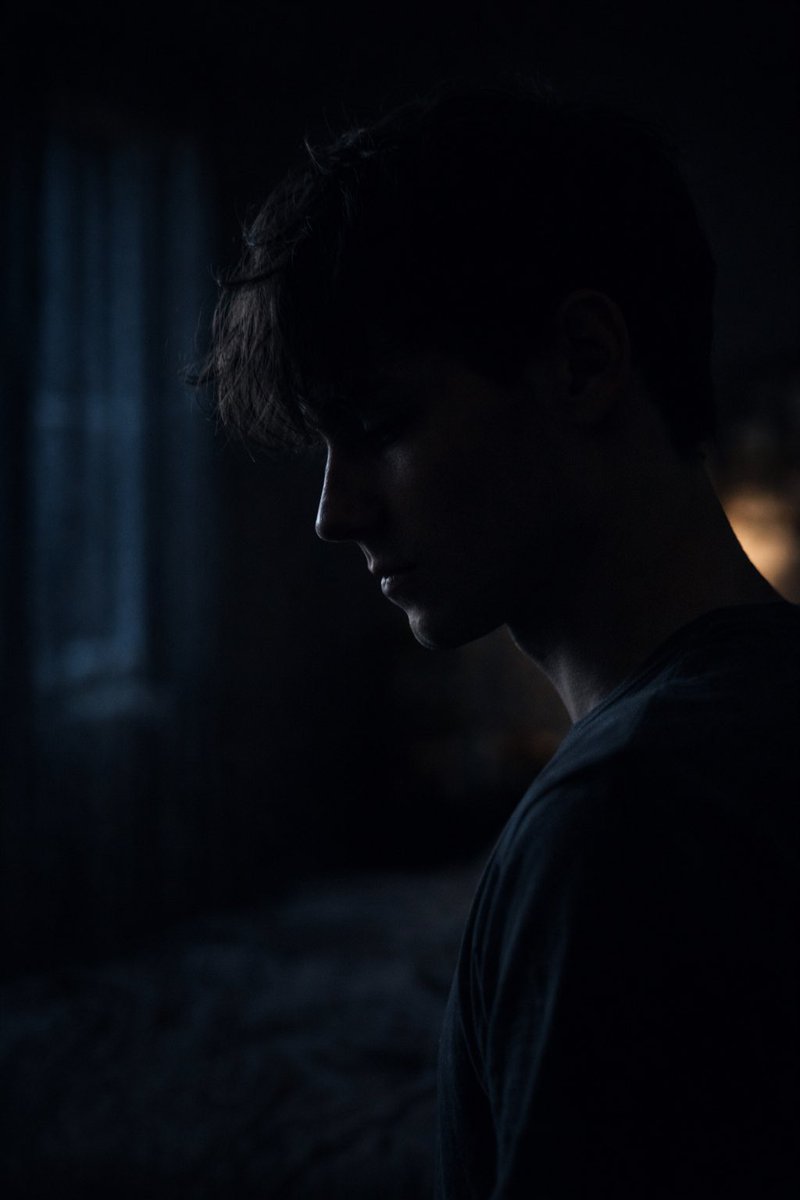 LosNiveles's tweet image. Hay noches en que el silencio se vuelve insoportable. Entonces mis pensamientos toman forma y se adueñan de todo lo que miro. 

#LosNiveles #Novela #libro1