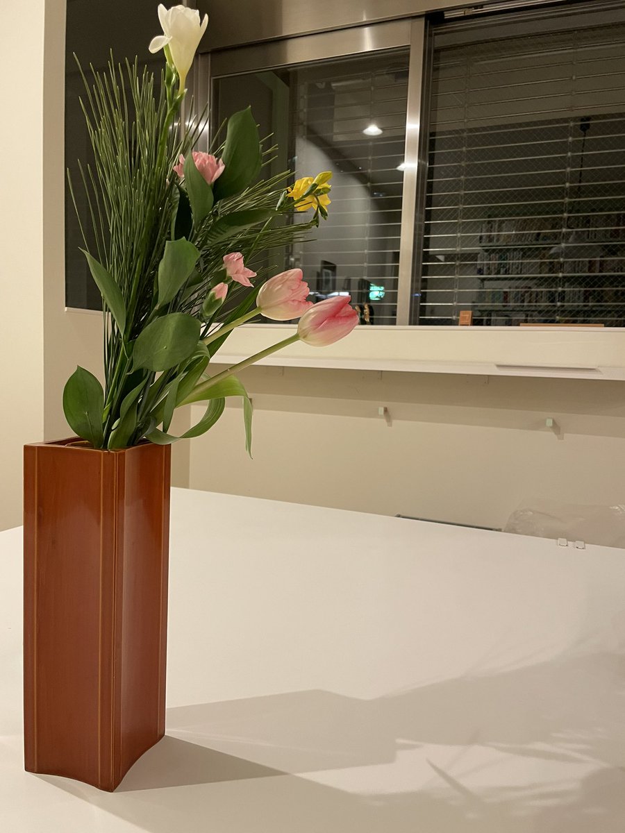 tanne_hamacho's tweet photo. 今年もたいへん有難うございました🙇‍♀️どうぞ皆様良い年越しをなさってください

STUDYの営業時間 : 1/13火〜
火　11〜17時
水木金　11〜20時
土　11〜17時
日祝、月休み

Wi-Fi 電源フリー
本棚の本📕閲覧自由
ワンちゃん連れも歓迎です
平日夕方ハッピーアワー🍺有り
（ワンオーダーをお願いします） https://t.co/zggqD4eImV