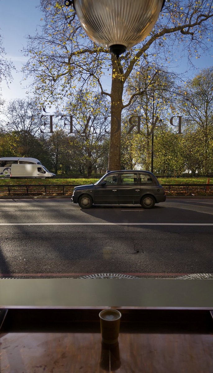 gasaq__'s tweet image. يحبك الغيم , وانسام الشتاء , و الصباح 
والورد , والعطر , و ابيات القصايد : وانا !