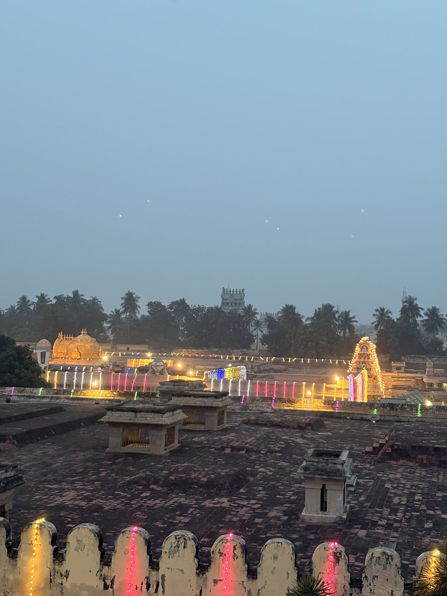 keshyperion's tweet photo. praNavAkAra vimAnam and paramapada vAsal https://t.co/Jfj4DUWnNb