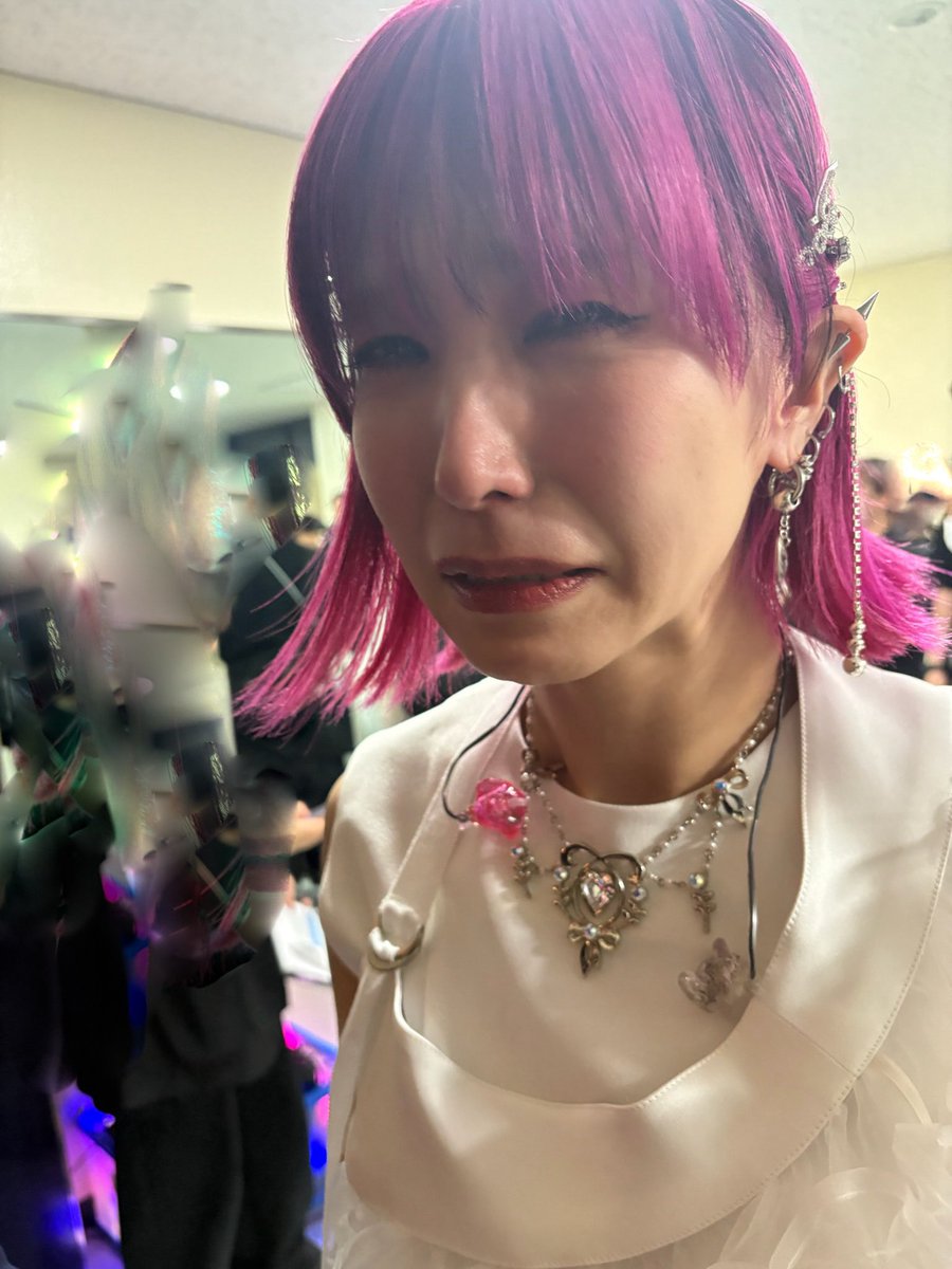 「第76回NHK紅白歌合戦」にて #鬼滅の刃 スペシャル映像と共に #残酷な夜に輝け を歌唱させていただきました。
みんなにたくしてもらった #NHK紅白 の舞台。
無限城の中、夢中で歌ってたらあっという間に終わっていて、終わった後から涙が止まらなかった。