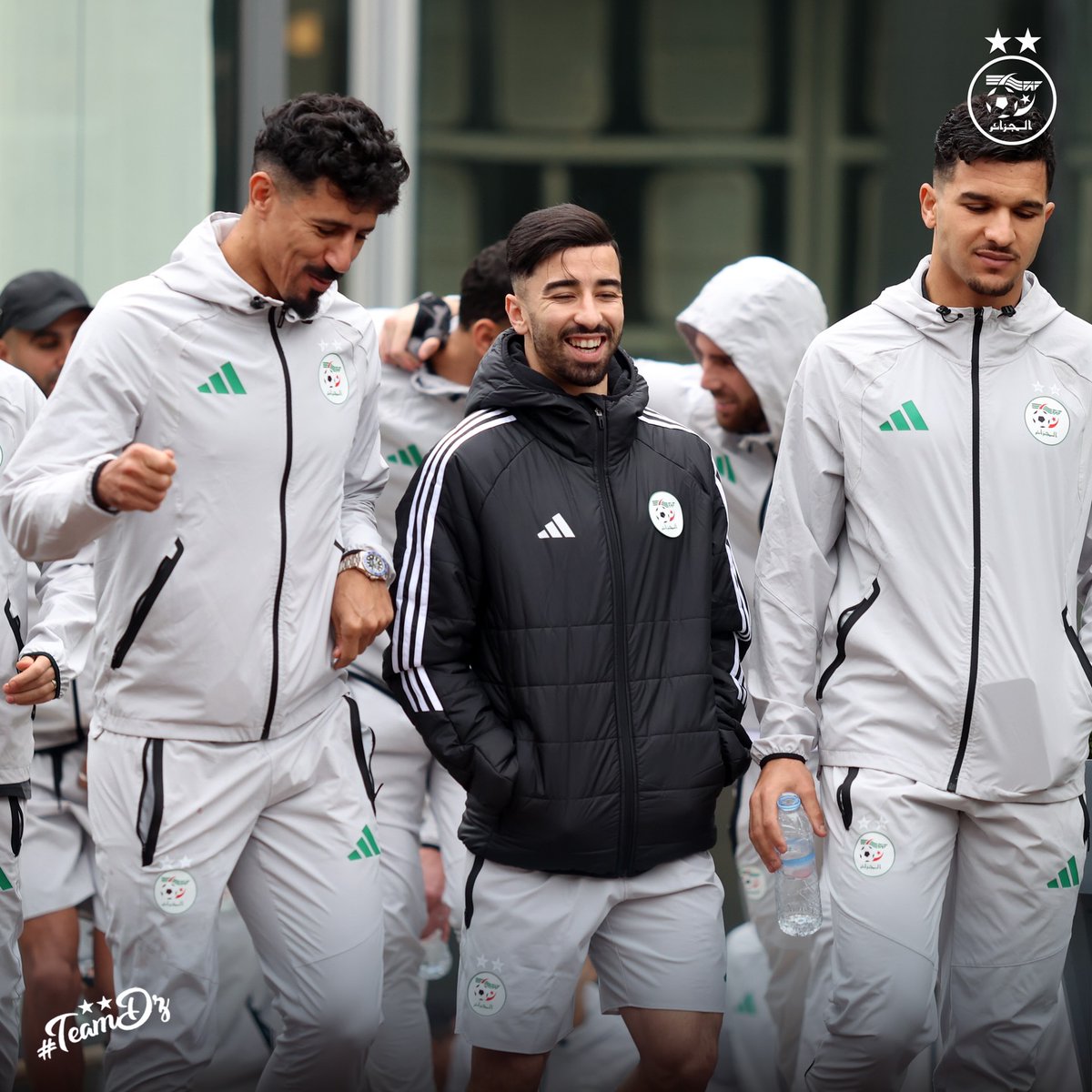 LGDFennec's tweet image. À quelques heures du coup d'envoi face à la Guinée équatoriale, les joueurs de l'équipe nationale s'offrent une petite promenade aux abords de leur hôtel .
#CAN2025 #Algerie #DZ