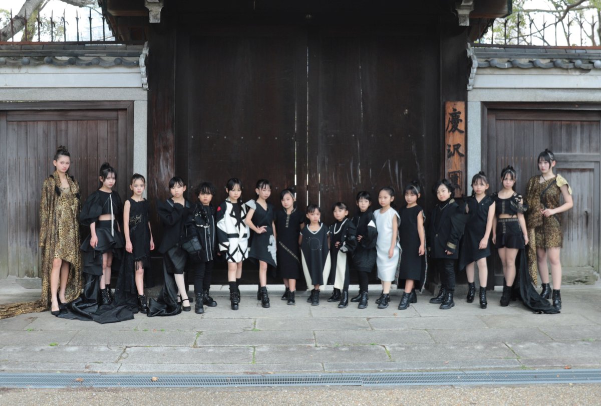 本日は寒い中
大変多くの方にお集まりいただきまして
ありがとうございます。

来年もTOP MODEL SCHOOLの
応援よろしくお願いいたします。

2025年12月31日
TERUAKI TAKAHASHIゲリラファッションショー

#topmodelschool
#ゲリラファッションショー