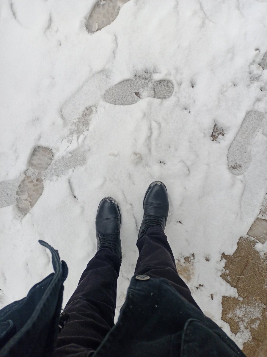 Kış lastiği olmayan erkek çaresizliği