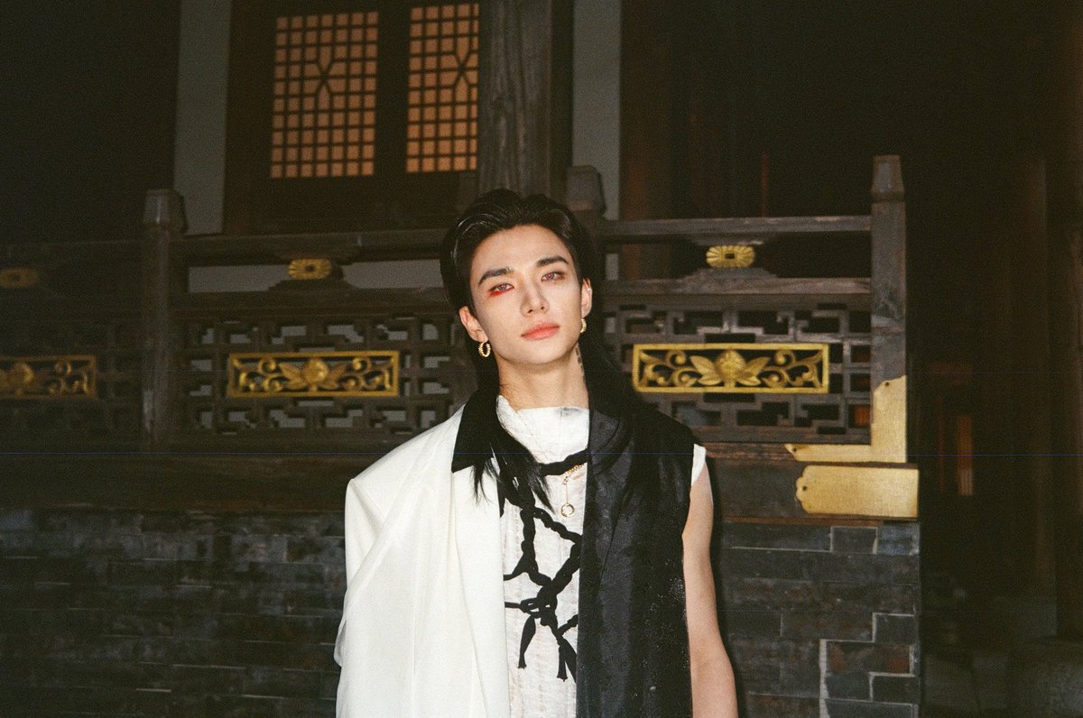 ohyunjirn's tweet image. Do IT behind photos.