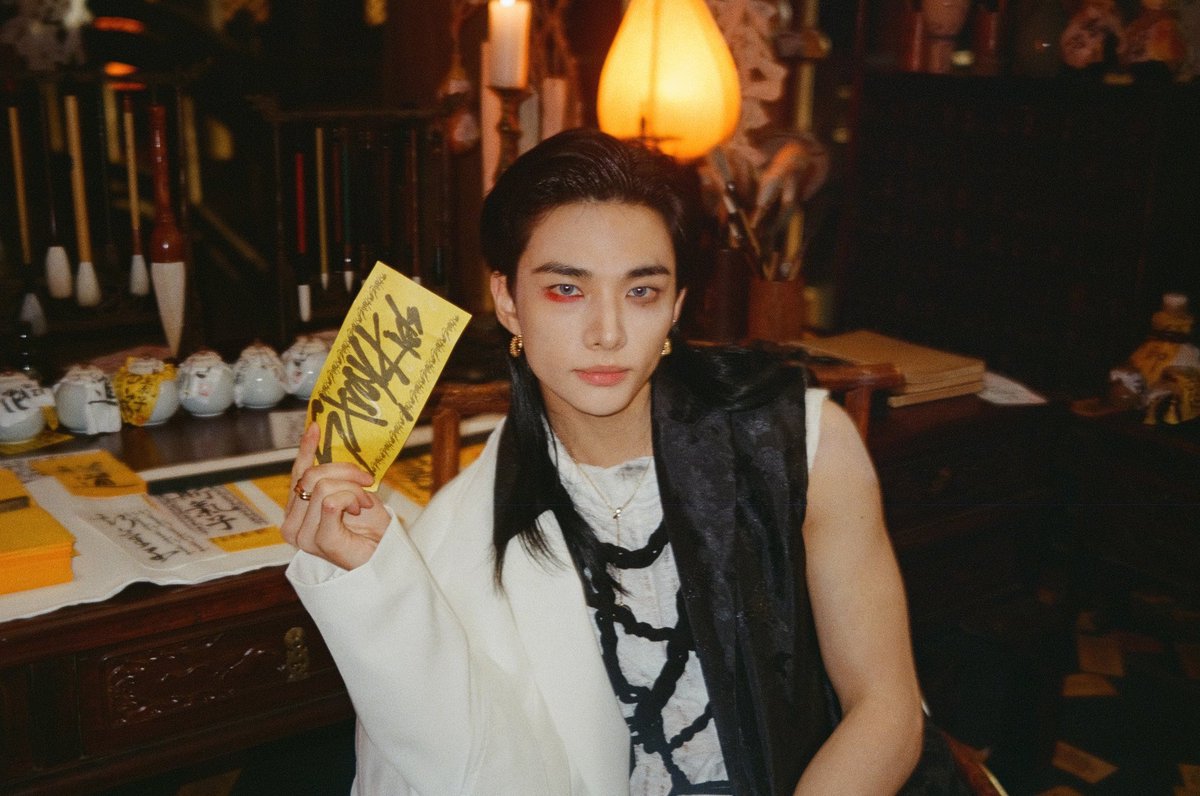 ohyunjirn's tweet image. Do IT behind photos.