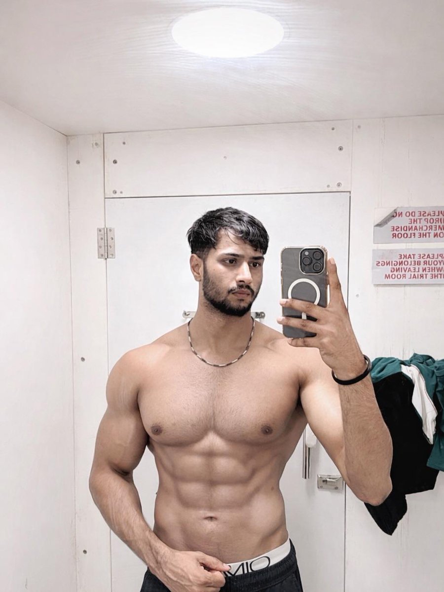 Diet itni solid hai ke log sochte hain steroid hai 😎🔥
Tausif Khan 😍