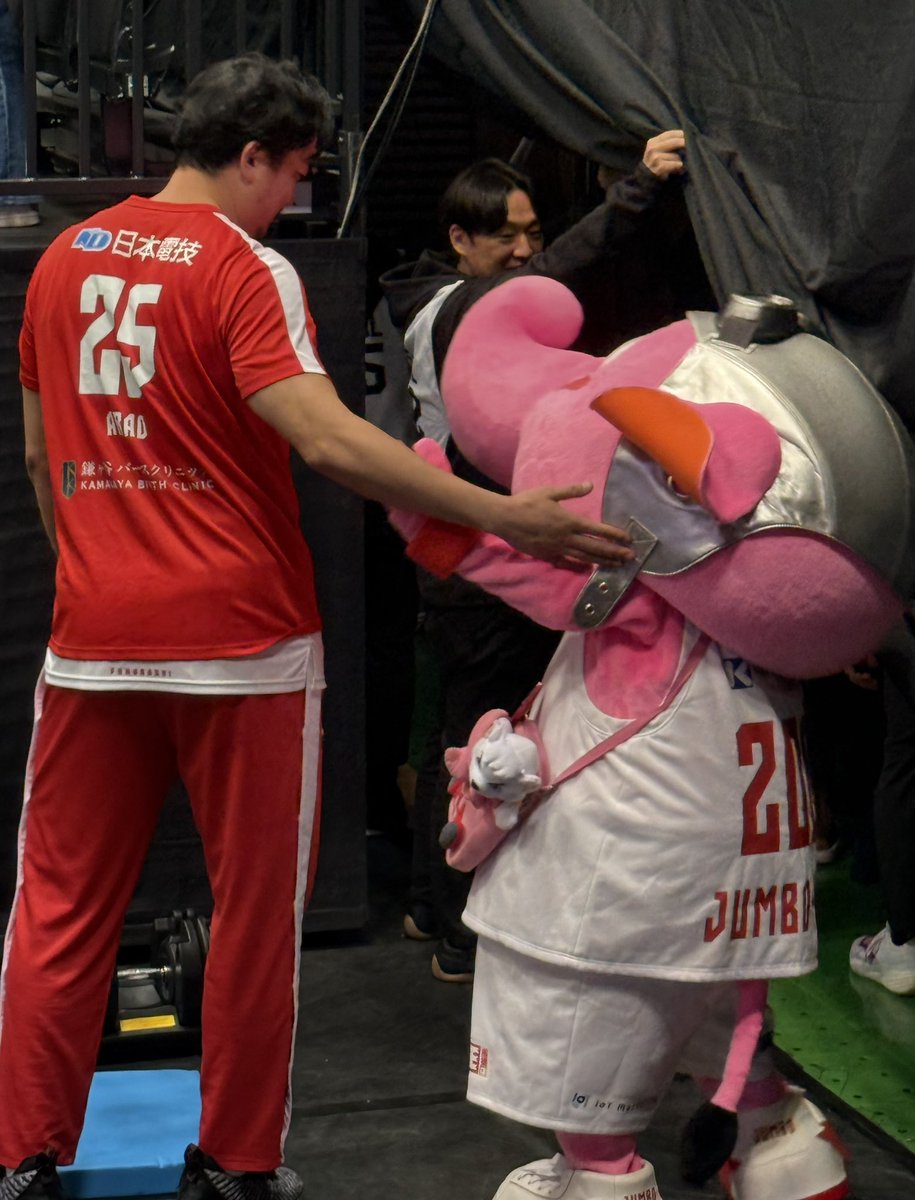 来年もいい年にしような、ジャンボ」 「ʕʘ‿ʘʔるん♪」 #ジャンボくん