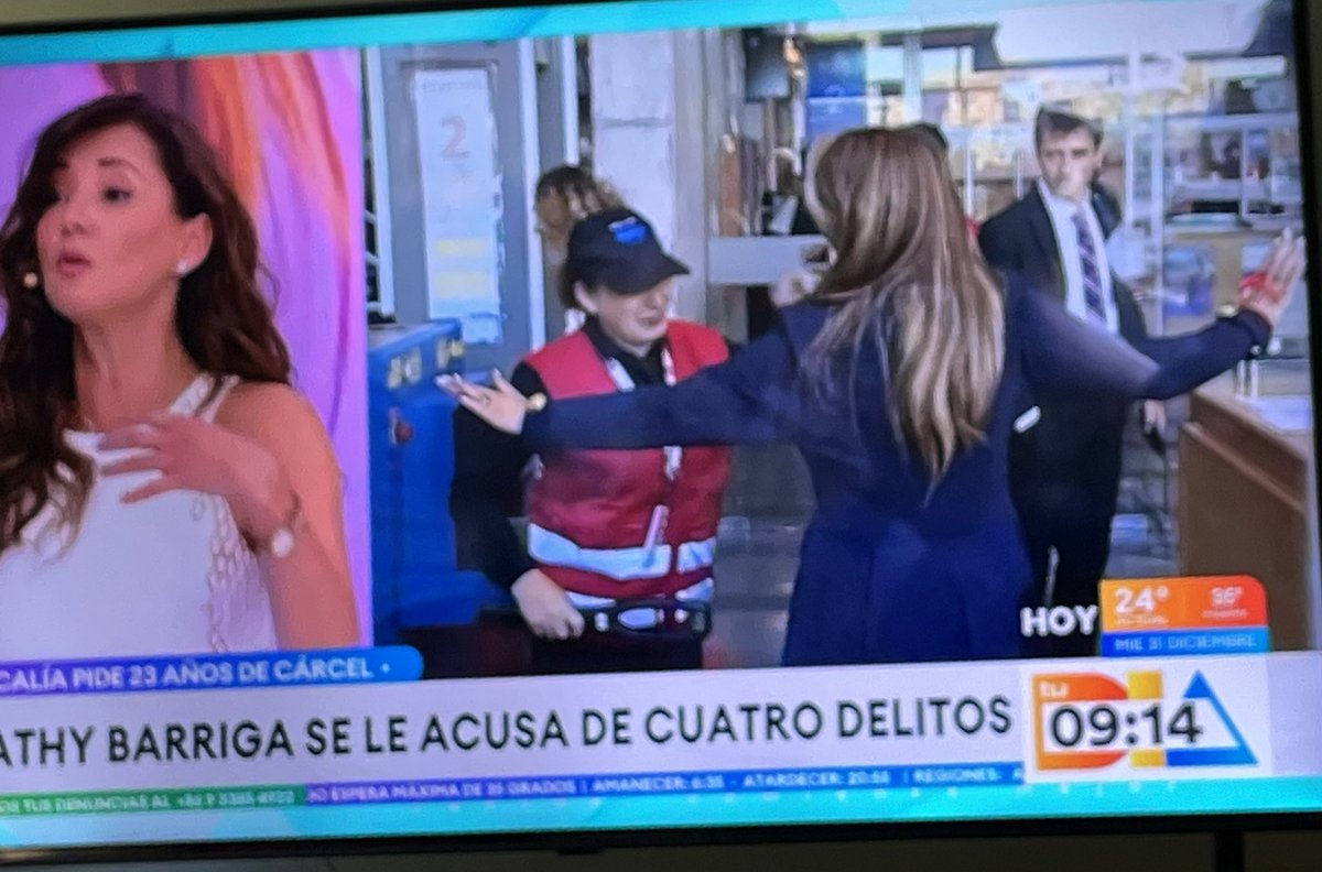 LaTrujo's tweet image. Priscila V. y Repenning, sin ningún pudor haciendo una vergonzosa defensa de Barriga. Dan  una opinión política, contrariando un investigación judicial, catalogándola de “persecución” y asegurando que @FiscaliadeChile hará un gran papelón! Estamos en peligro. Esto es tenebroso!