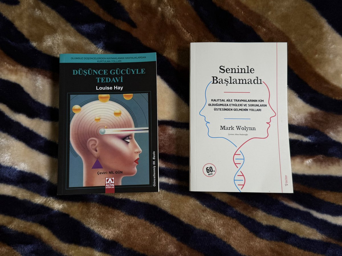 dieforevil's tweet photo. last book haul of the year https://t.co/fsQ4TEB6tr