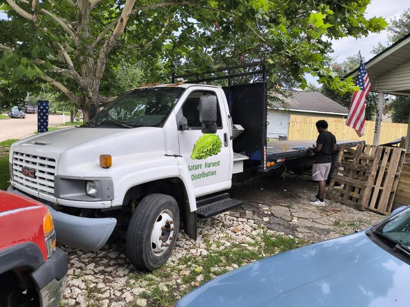 DailyDiscountWH's tweet image. 2005, 5500 GMC, 150kmiles, 24ft flatbed AC radio $12kasking. 
Hou.Tx.
(8)567-5985