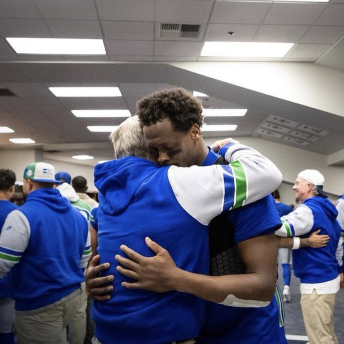 coachajkings's tweet photo. Pete Carroll has built some of the strongest cultures in football with just 3 rules. 

Not 10 values. Not a 100-page manual.  3 rules.

Simple, repeatable, and powerful. 

Here’s what they are and why they work:🧵 https://t.co/0AAi4i3M3p
