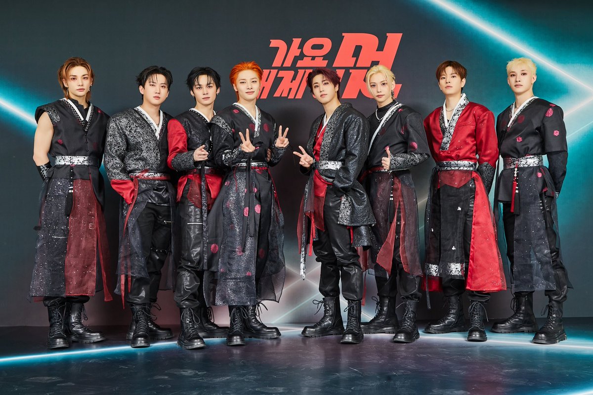 StrayKidsBrasil's tweet photo. 「 #FOTOS • 31.12.25 」
AS ROUPAS BELÍSSIMAS! Stray Kids no painel de fotos do MBC Gayo Daejejeon 2025 ❤️

@Stray_Kids #StrayKids #스트레이키즈 https://t.co/LKAaUdYxtS