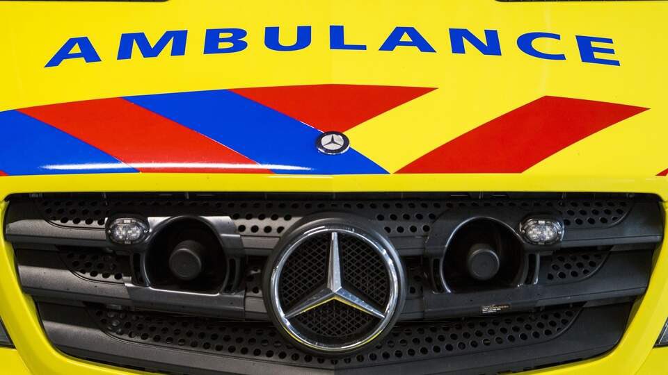 Ongeluk door gladheid: 26 mensen met letsel naar ziekenhuis