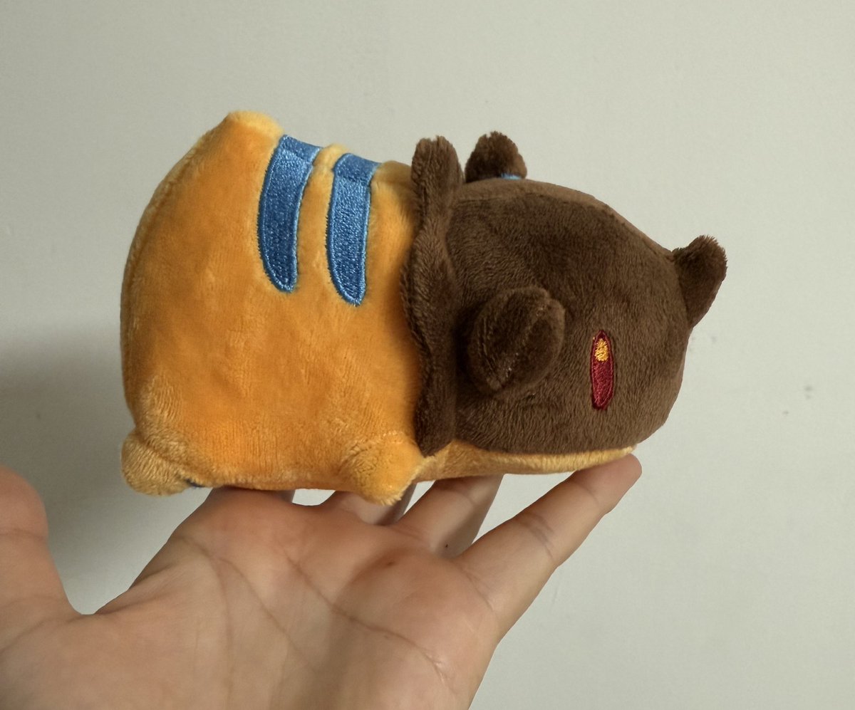 youzaiyouzai112's tweet image. We have additionally produced a 15CM miniature Greymon plushie!