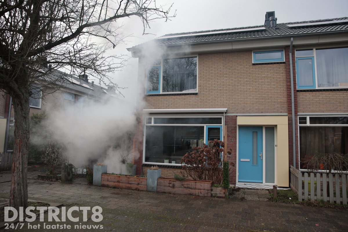 Brand onder controle bij houten overkapping in Zoetermeer