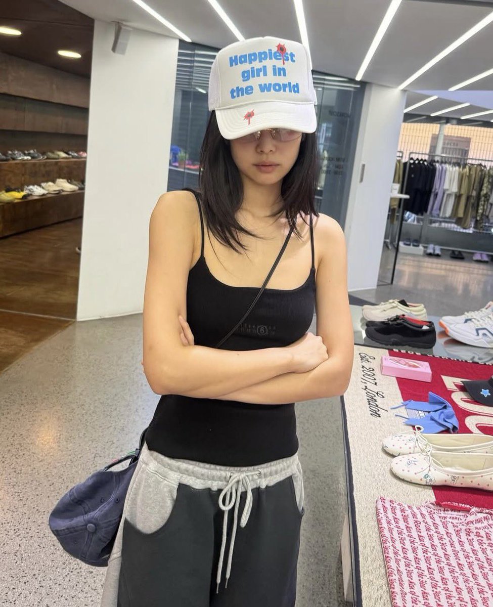 jnsource's tweet image. happiest girl in the world