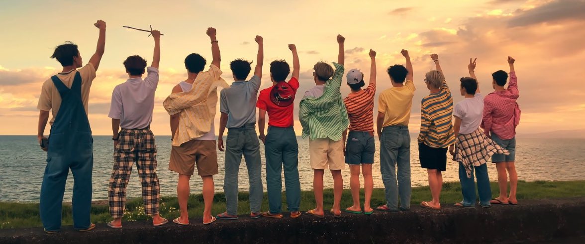 ___kumii_jam's tweet photo. "永遠"という儚いものを願ってしまうような愛おしい11人だった。カタチは変わってもそれぞれの道で"11人"の幸せと健康を願ってるよ。どうか、健康でいてね。

この道の先が分かれ道でも
「最後」って言わないで
「さよなら」は言わないで
私達に残された記憶はいつまでも続く
Never Ending Story https://t.co/u07QsEe690