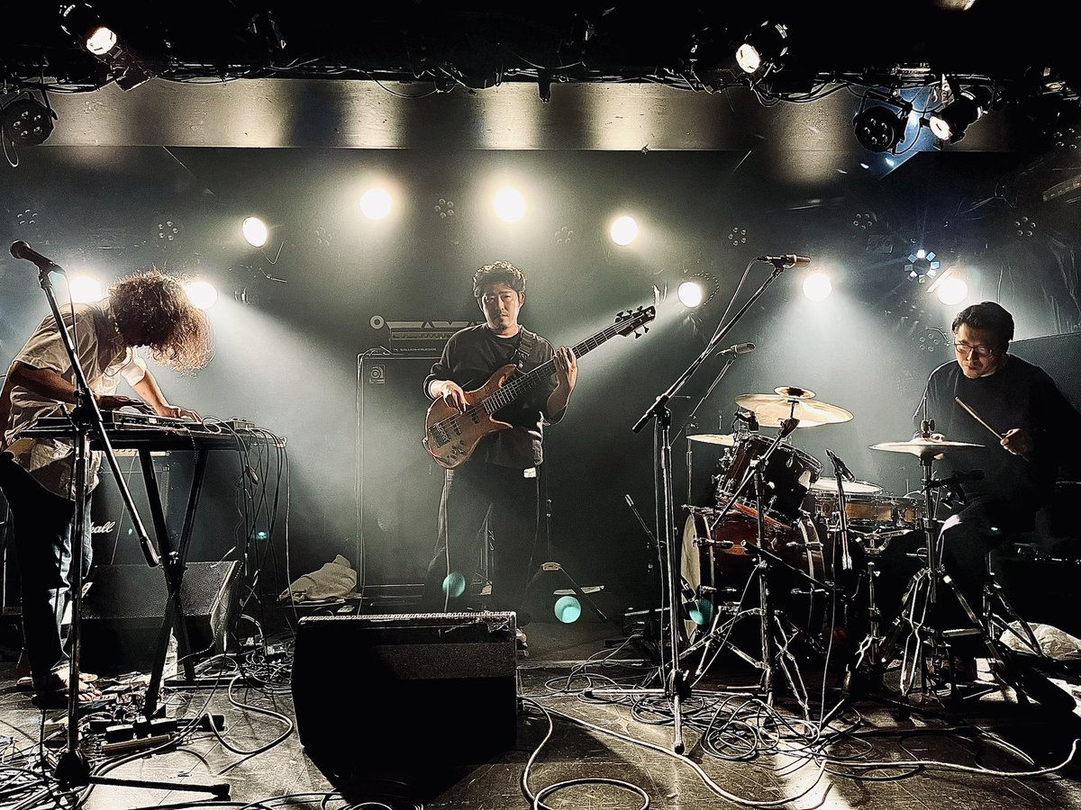 昨晩のheavysick zeroで今年のライブは終了しました。

本年も、沢山の方々のお力添えと、素晴らしい共演者達と、ライブに足を運んでくれた皆様のおかげで良き活動が出来ました。
心から感謝を申し上げます。

来年はリリースに向けての楽曲制作の為、春頃までライブ活動をお休みします。