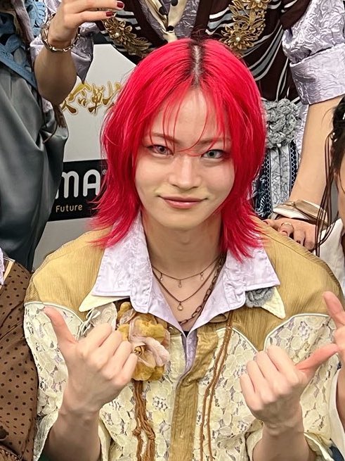 ももいろ歌合戦 で #龍宮城 の赤髪が気になった方へ❤️‍🔥 S / 佐藤海