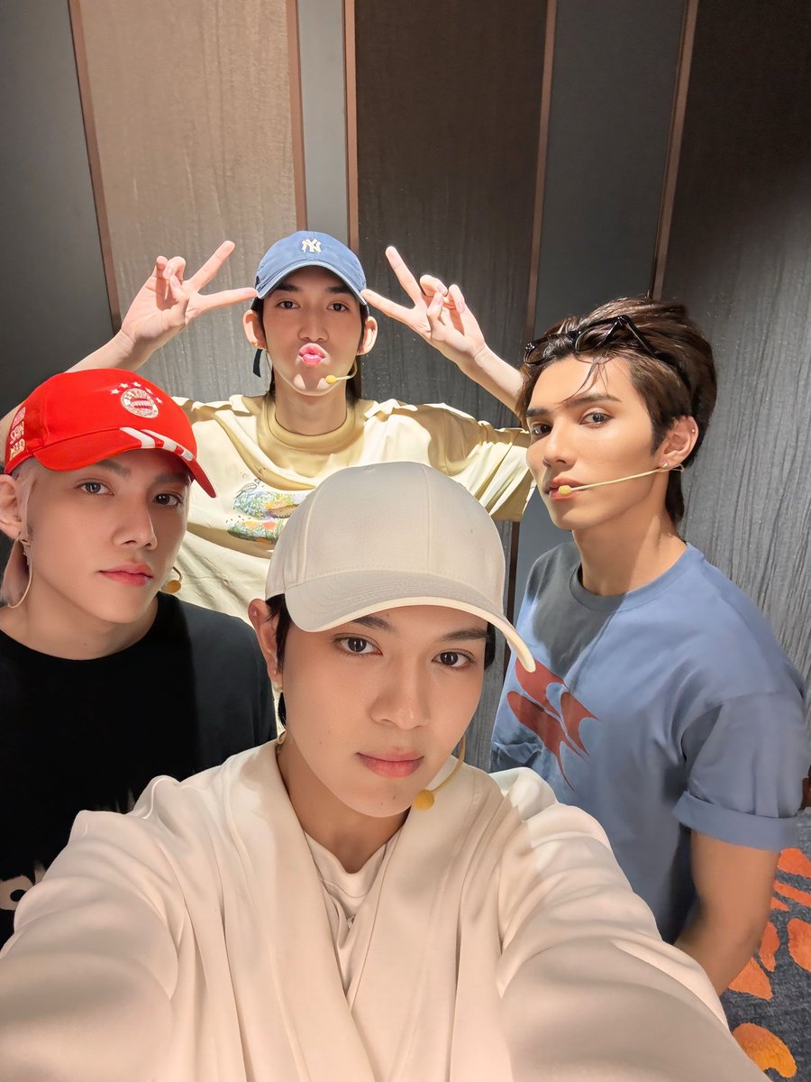 Ayden_wt's tweet image. พร้อมเเย้ววว ICONSIAM 00:50 @beibei_krit  @CTOS04 @jechin17