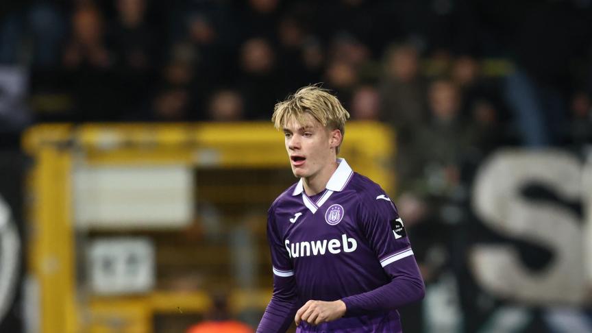 FRRSCAnderlecht's tweet image. 🟣🇧🇪 | Nathan De Cat ne devrait pas quitter Anderlecht avant la fin de la saison !

Une guerre des enchères serait en cours : Bayern, Dortmund, Marseille et Leverkusen sont sur le coup.

🗞 @CorSport