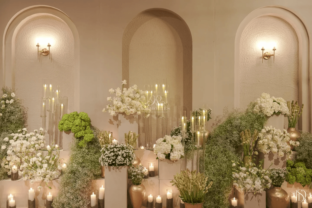 TheDecorShot's tweet photo. A palette of soothing Beige tones blended with lush White florals and delicate Gold accents. Every corner simple, sophisticated, and effortlessly elegant. This decor reflected warmth, charm, and a touch of luxury, making this Sangeet decor a true vision of beauty. https://t.co/mbJQTtyFXD