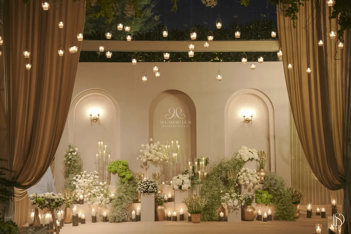 TheDecorShot's tweet photo. A palette of soothing Beige tones blended with lush White florals and delicate Gold accents. Every corner simple, sophisticated, and effortlessly elegant. This decor reflected warmth, charm, and a touch of luxury, making this Sangeet decor a true vision of beauty. https://t.co/mbJQTtyFXD