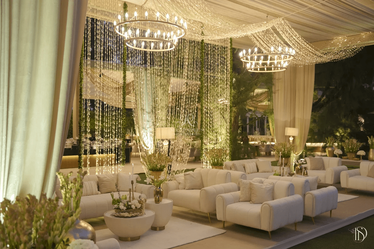 TheDecorShot's tweet photo. A palette of soothing Beige tones blended with lush White florals and delicate Gold accents. Every corner simple, sophisticated, and effortlessly elegant. This decor reflected warmth, charm, and a touch of luxury, making this Sangeet decor a true vision of beauty. https://t.co/mbJQTtyFXD