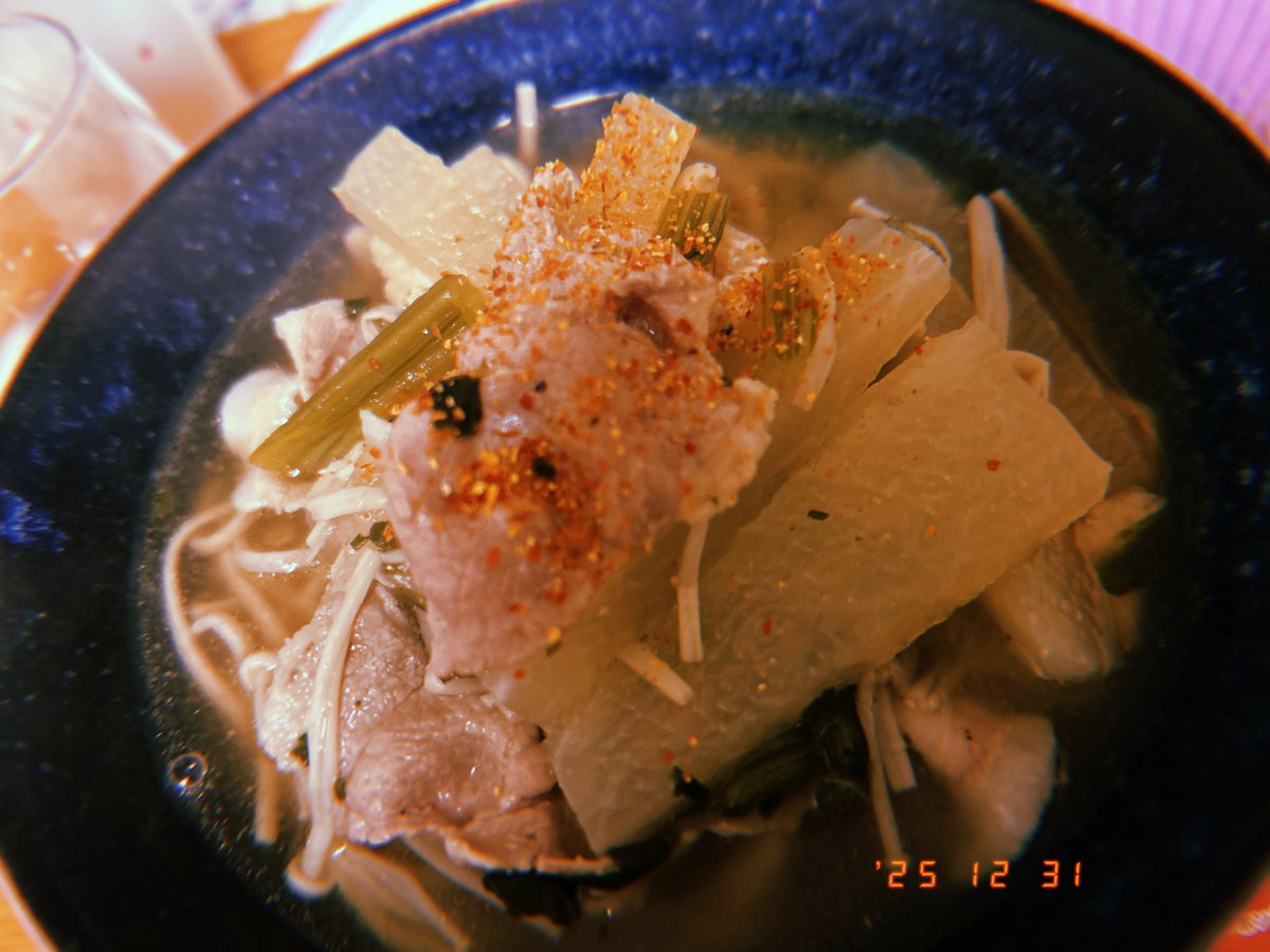 振り返る間もなく2025年終わってしまう…お蕎麦食べてしっぽり年越し😪皆さま良いお年をお迎えください！