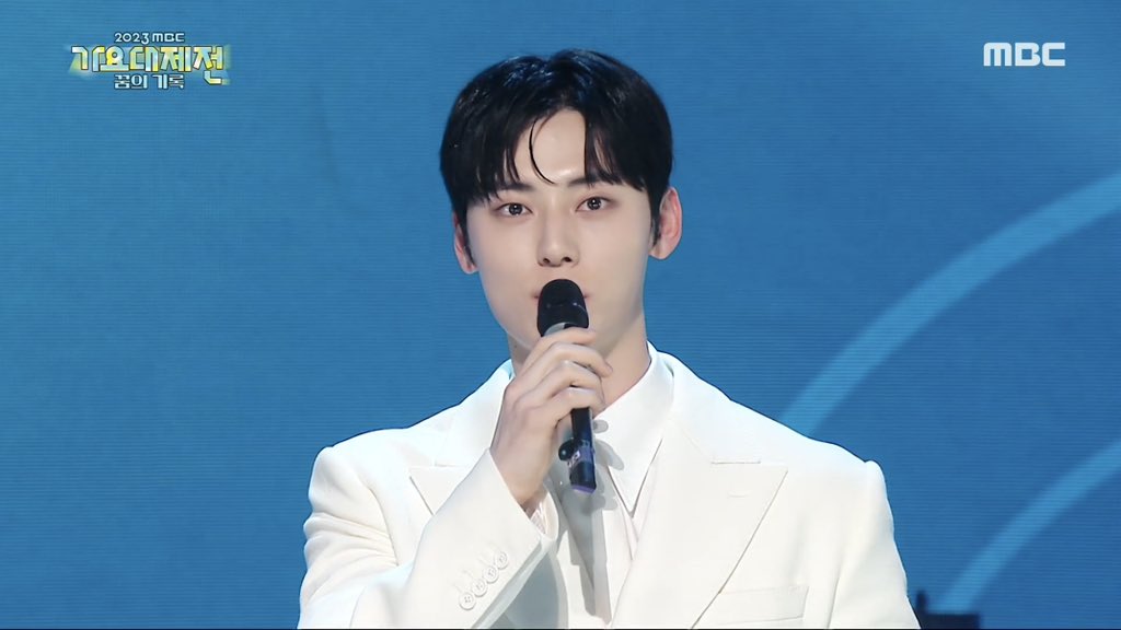 운명 tweet media