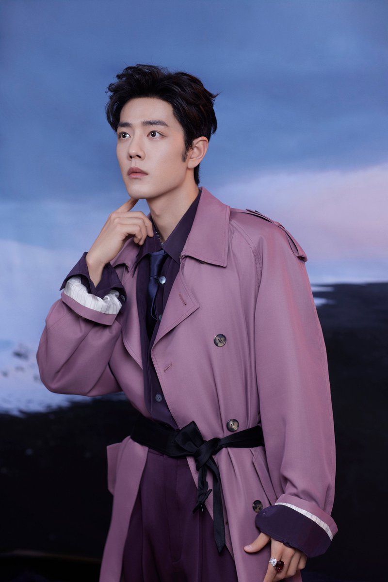 wxyzybxz's tweet image. 251231 21:00 Xiao Zhan Studio Weibo Update (1/3)

As the year draws to a close, let's ascend to the next level of light. Starting from this moment, let's embark on our journey to Dragon TV NYE. See you tonight!

XIAO ZHAN WELCOMES 2026
#DragonTVNYE26_XiaoZhan