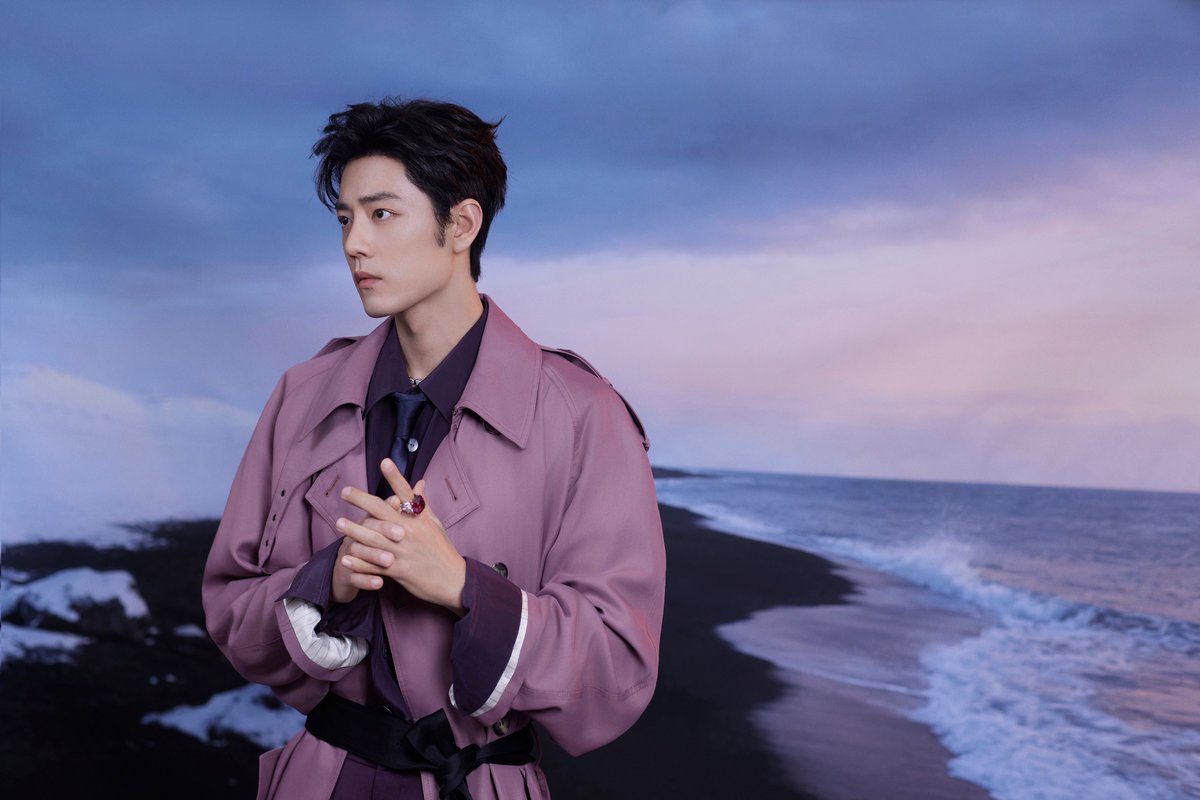 wxyzybxz's tweet image. 251231 21:00 Xiao Zhan Studio Weibo Update (1/3)

As the year draws to a close, let's ascend to the next level of light. Starting from this moment, let's embark on our journey to Dragon TV NYE. See you tonight!

XIAO ZHAN WELCOMES 2026
#DragonTVNYE26_XiaoZhan