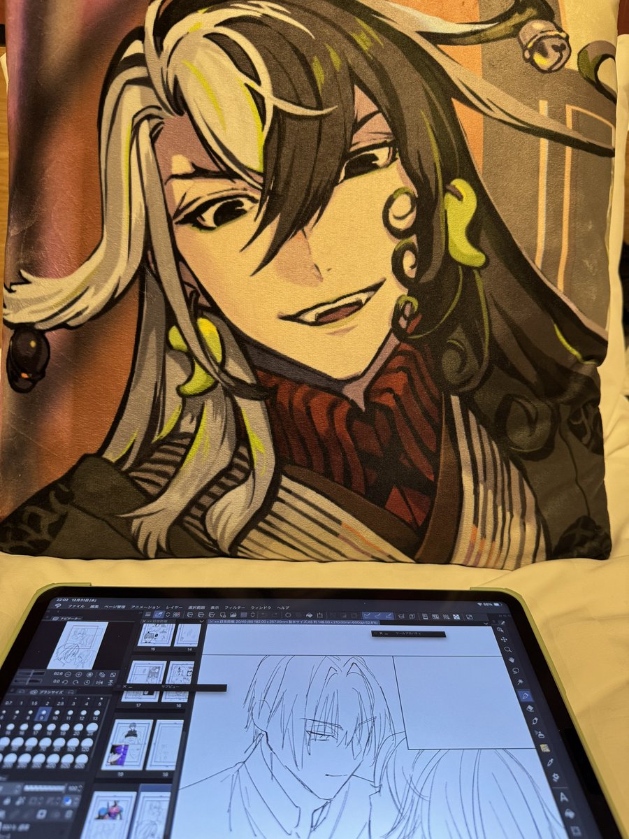 timta_xx's tweet image. 今この状態で原稿してる