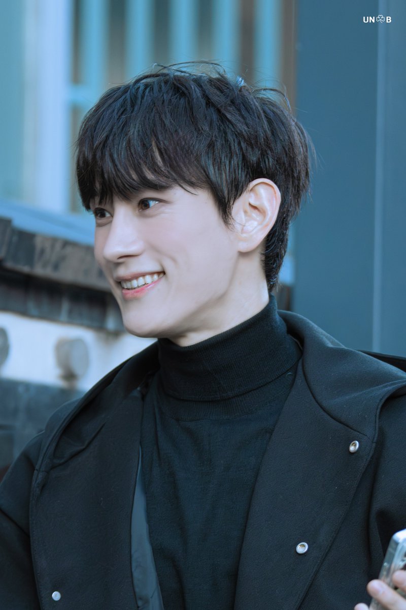 251102낮
뮤지컬 #0528 퇴근길
#김서환 배우님

귀염귀염하다 귀염귀염한