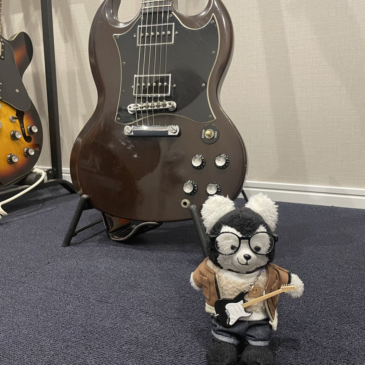 comugi99's tweet image. 2025年はありがとうございました！
今年は自分のギターの実力や可能性に深く向き合った一年でした。やりたい事が増えて時間がいくらあっても足りない！
支えてくれた方々や新たに出会った方々のお陰で楽しく続けられています！

来年もよろしくお願いします！