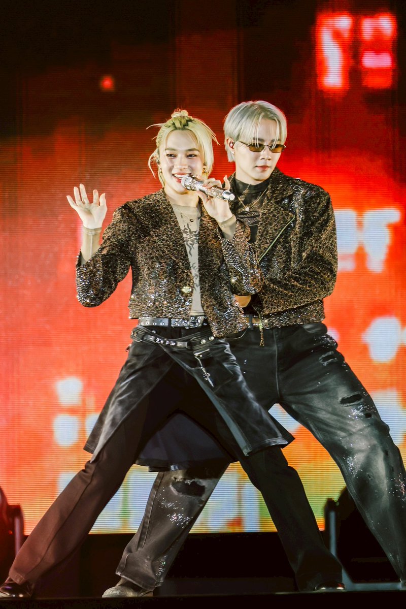 iconsiam's tweet image. สะโพกเอว เด้งดึ๋งๆ เลยนะ ซนซนจะเป็นลมแล้ว

ZEENUNEW COUNTDOWN ICONSIAM 
#ZEENUNEWxICONSIAM 
#CountdownatICONSIAM

🚩 Amazing Thailand Countdown 2026 
📆 27–31 ธันวาคม 2568 

#ZeeNuNew #ZeePruk #NuNew #AmazingThailandCountdown2026 #เคานต์ดาวน์ที่ไอคอนสยาม #ICONSIAM